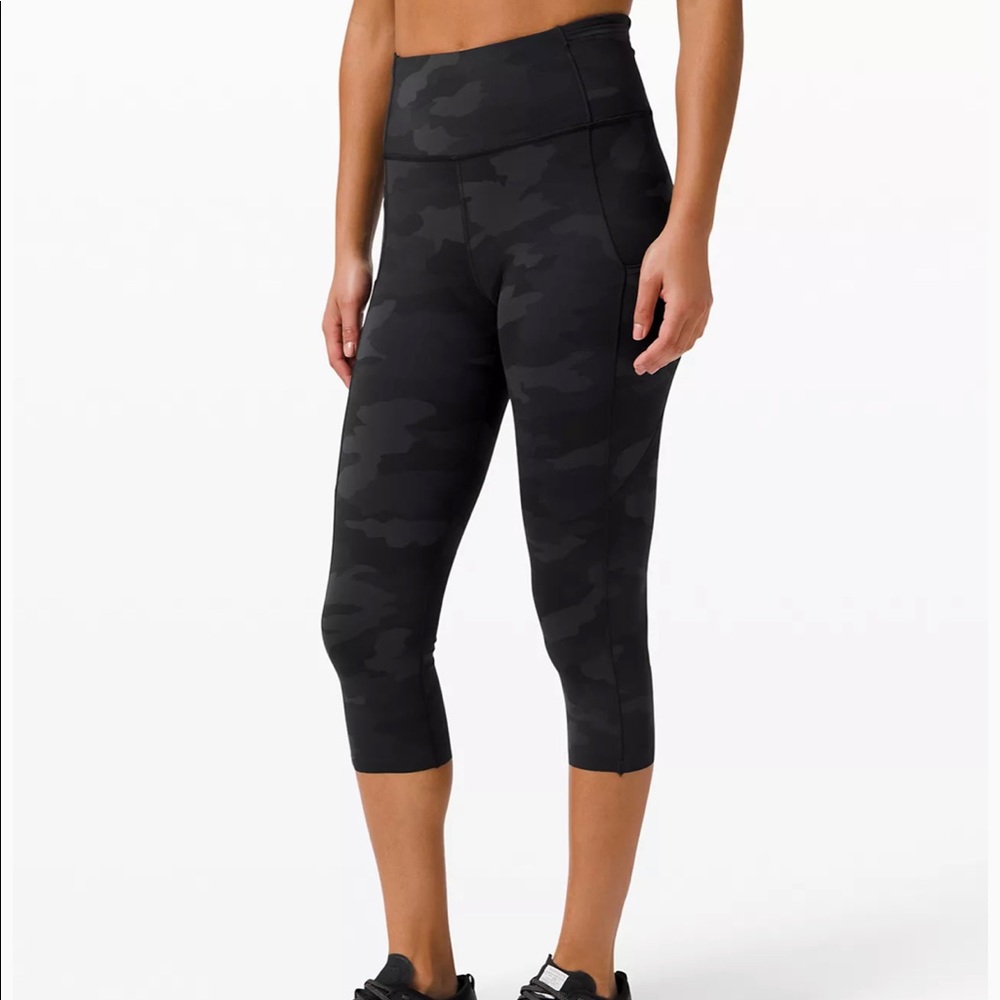 BNWT Lululemon Fast and Free crop HR 19” camo sz10